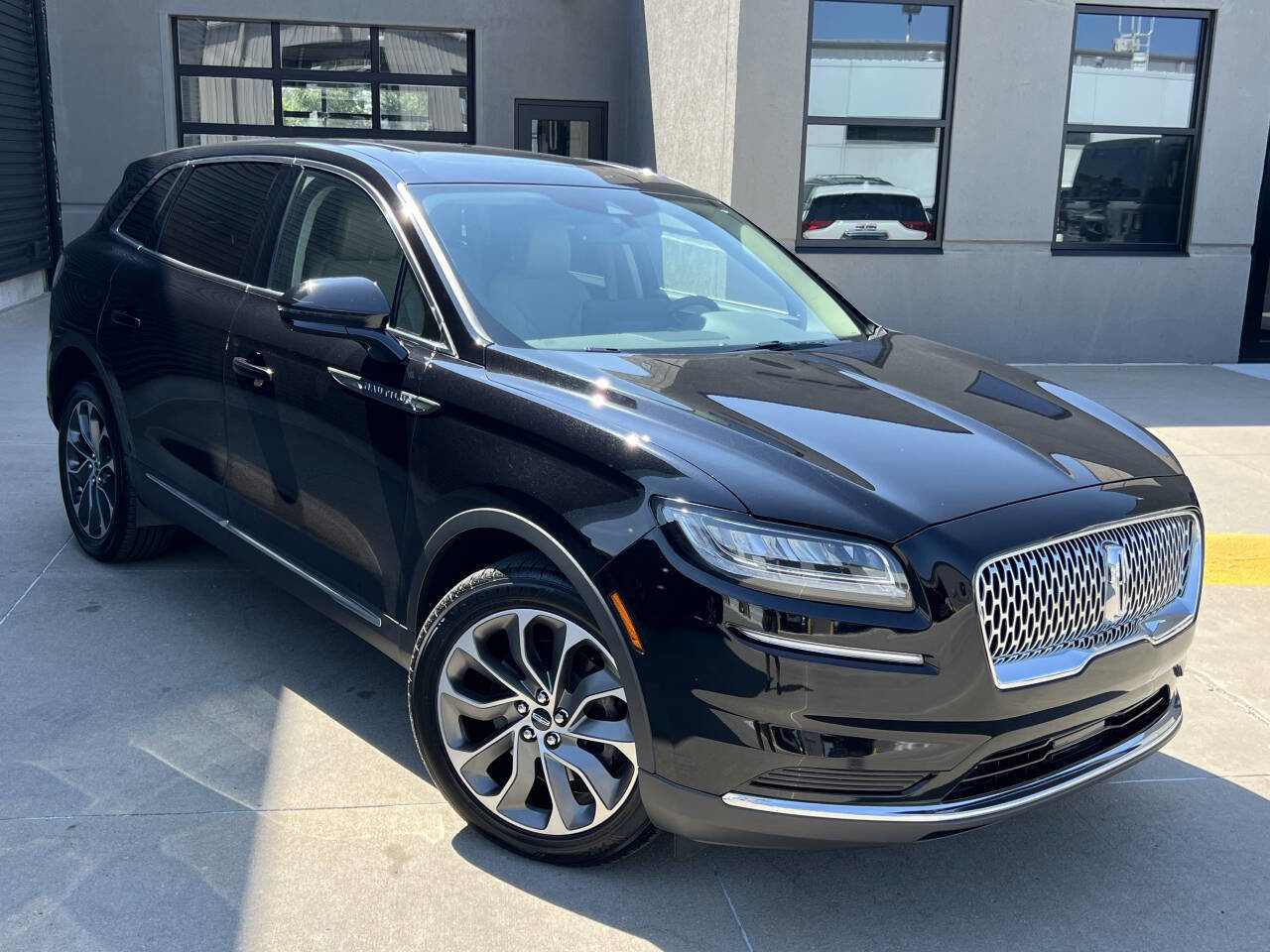 Used 2022 Lincoln Nautilus Reserve image 6