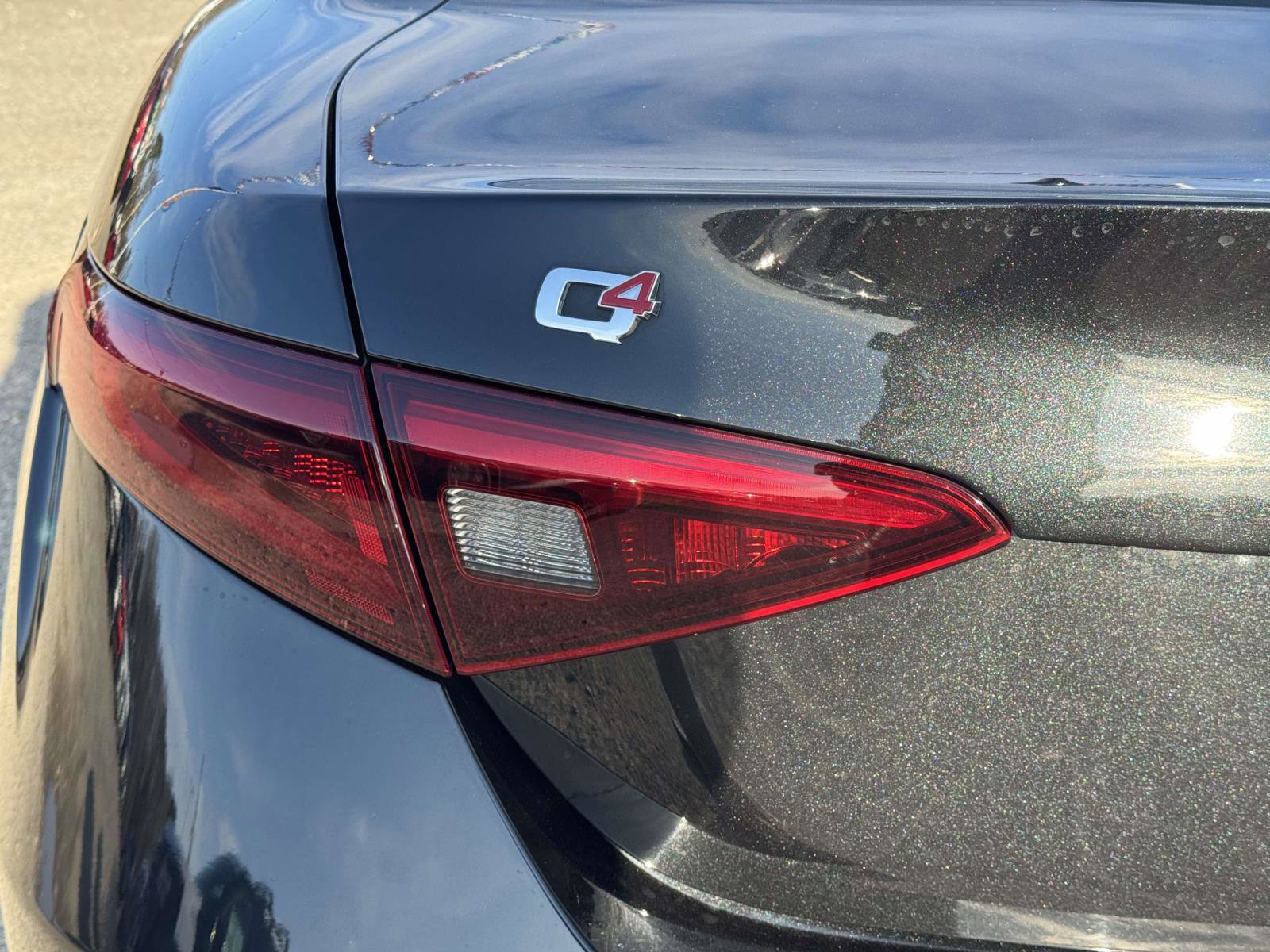 Used 2022 Alfa Romeo Giulia Ti image 9