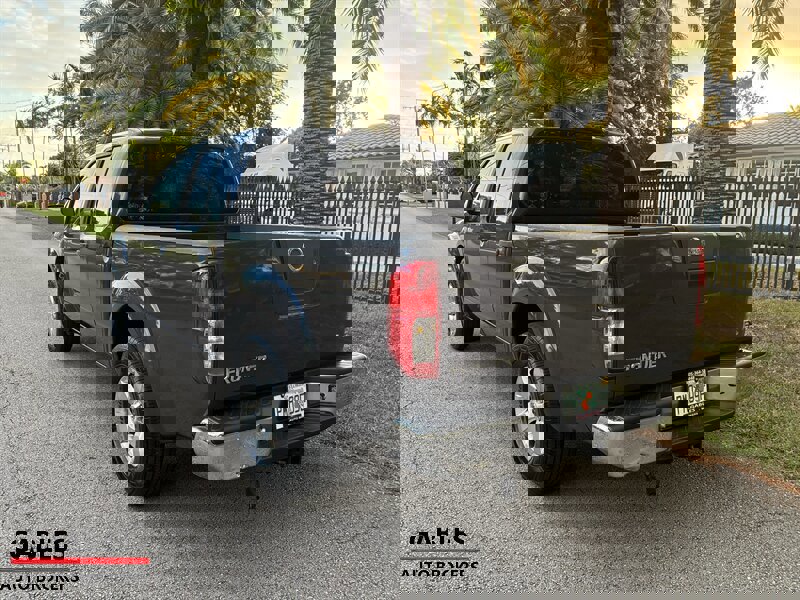 Used 2010 Nissan Frontier SE image 11