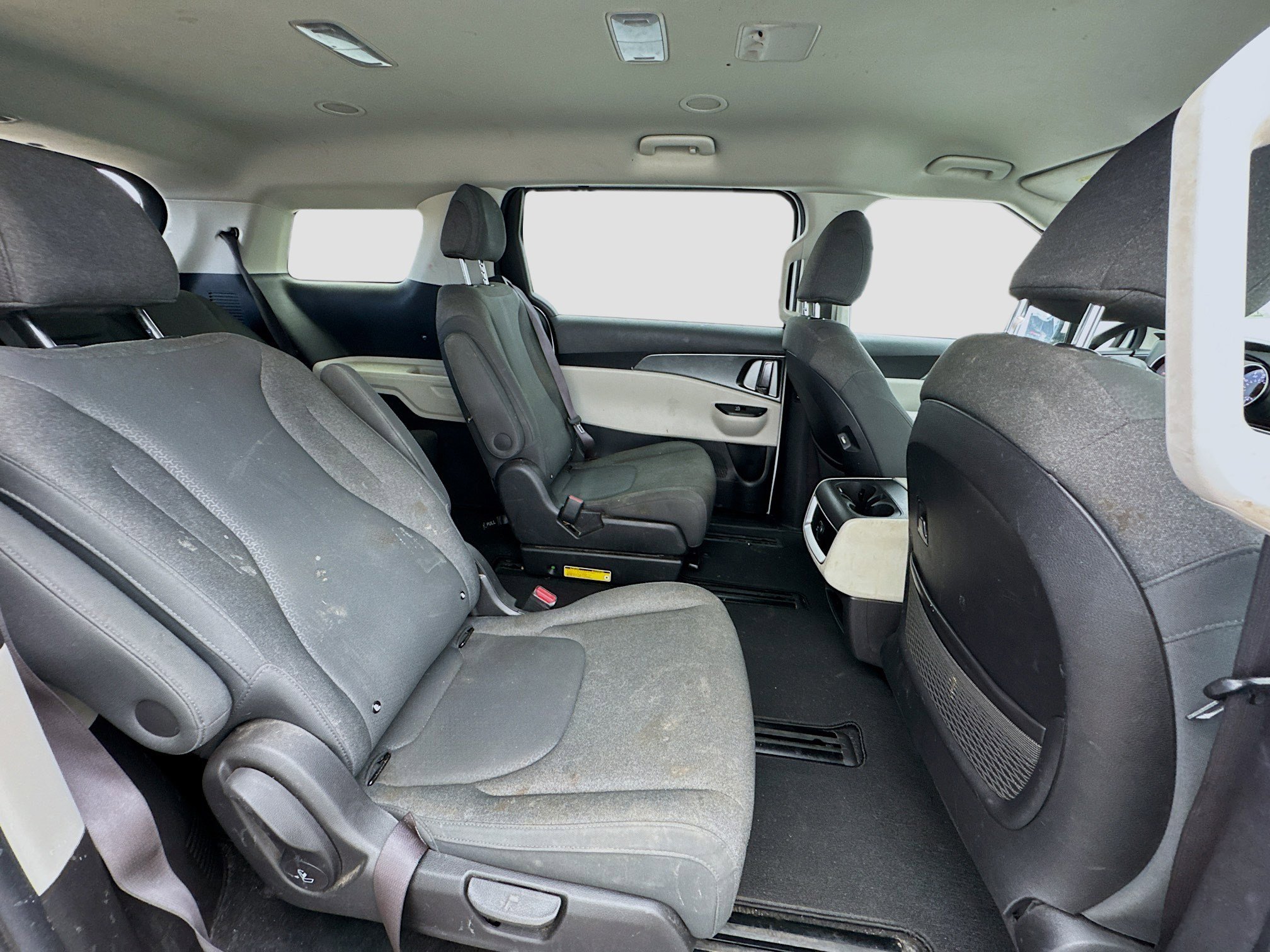 Used 2022 Kia Carnival LX FWD image 20