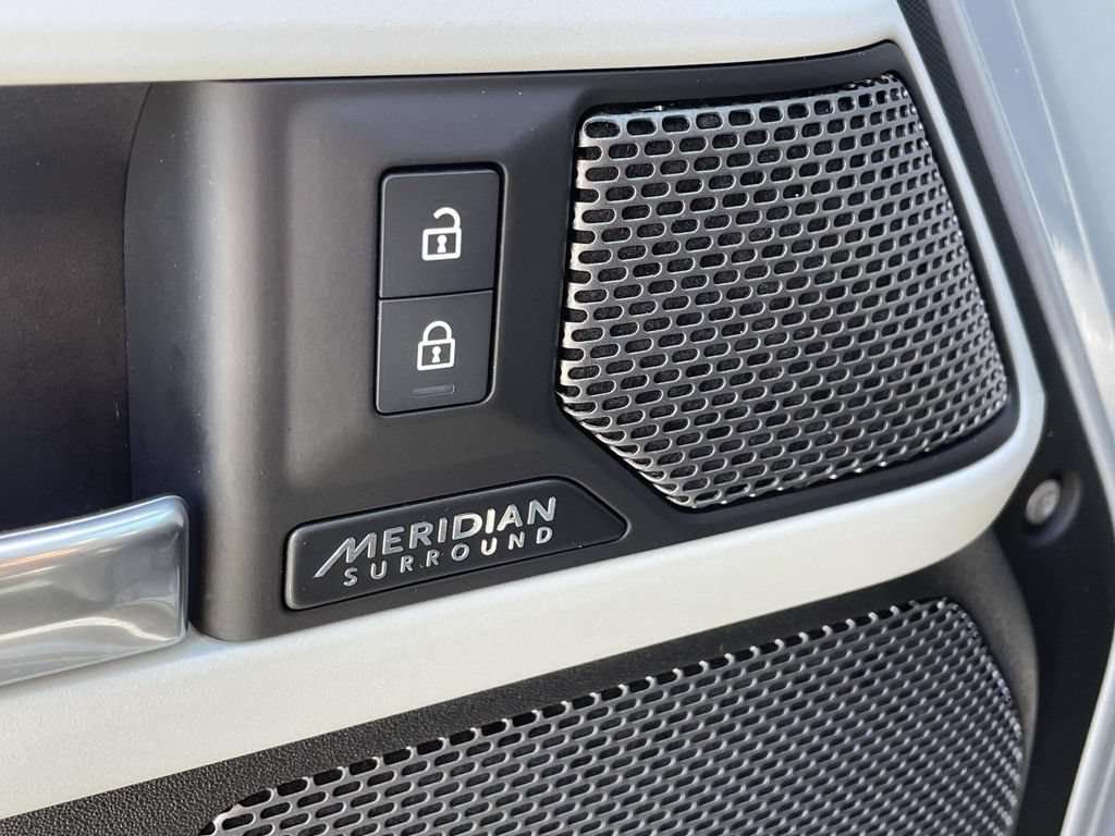 Certified 2024 Land Rover Defender 110 SE AWD/4WD image 30