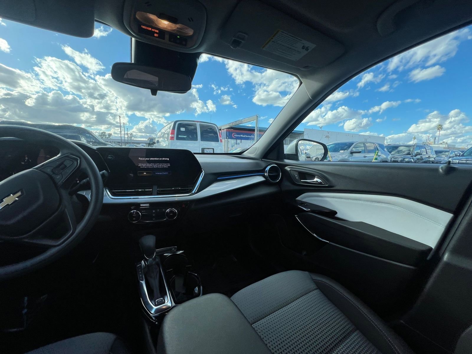 Used 2025 Chevrolet Trax LT FWD image 35