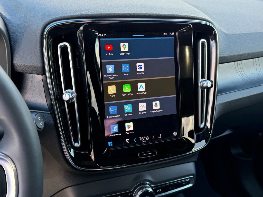 Used 2023 Volvo XC40 Recharge Ultimate image 24