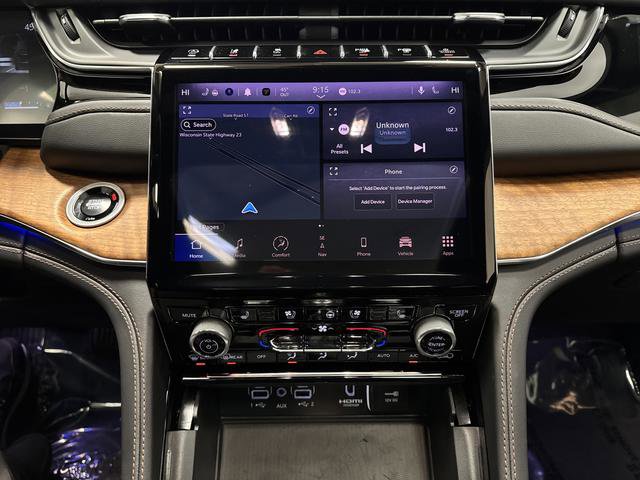 Used 2025 Jeep Grand Cherokee Summit w/ Obsidian Package image 9