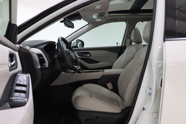 Used 2023 Nissan Rogue SL w/ SL Premium Package image 16