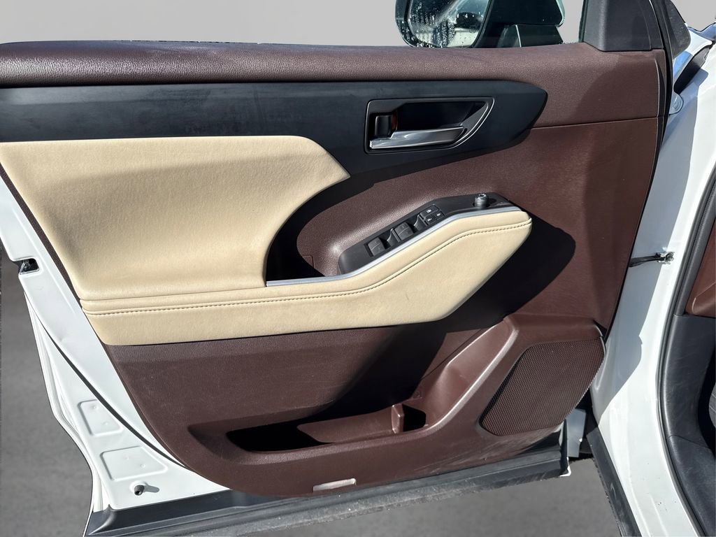 Used 2022 Toyota Highlander XLE image 25