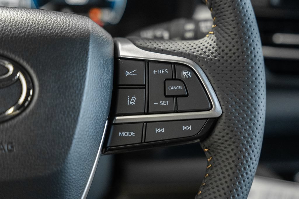 New 2026 Toyota Sienna XLE Woodland Edition AWD/4WD image 32
