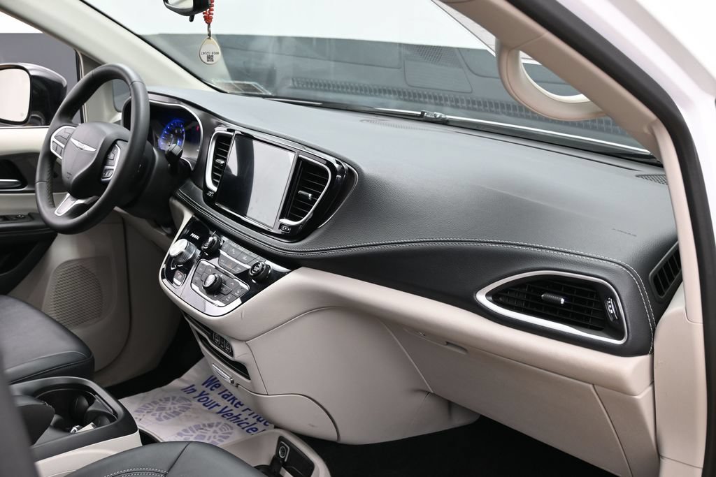 Used 2024 Chrysler Pacifica Touring-L FWD image 36