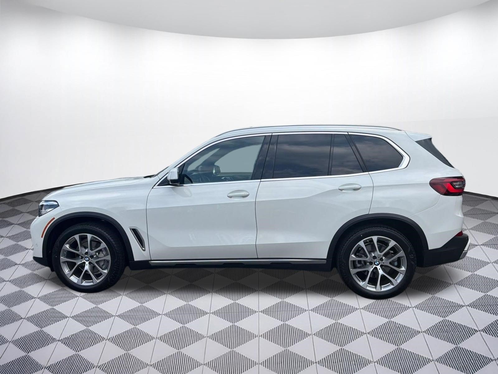Used 2022 BMW X5 xDrive40i AWD/4WD image 2