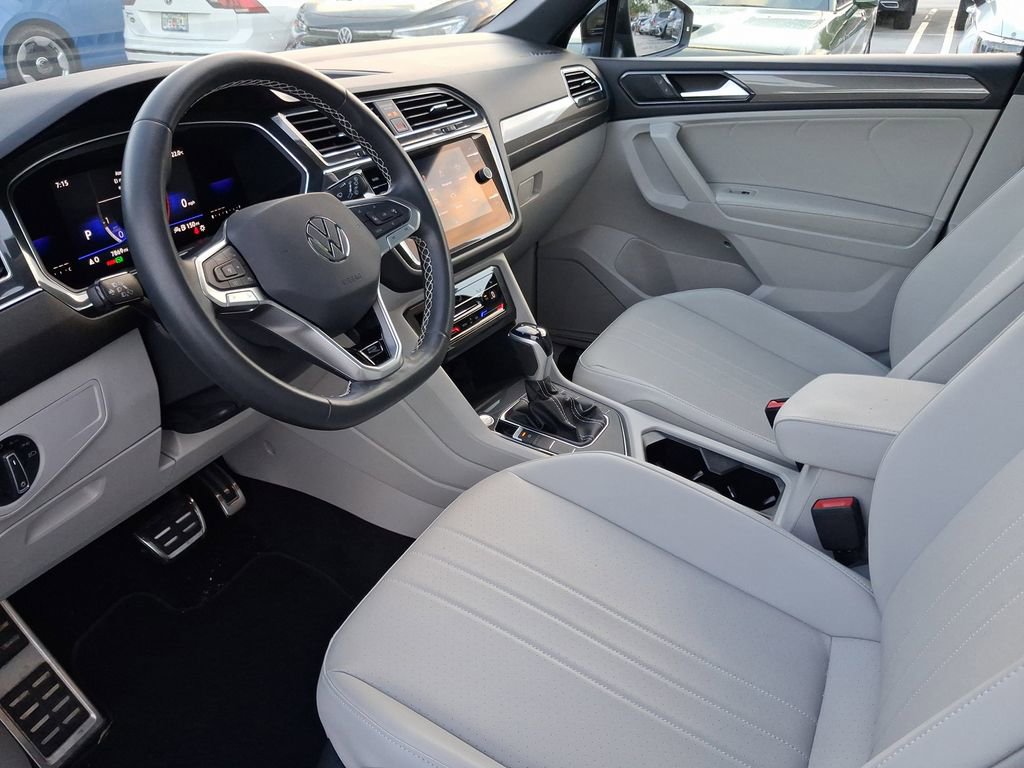 Used 2023 Volkswagen Tiguan SE R-Line image 13