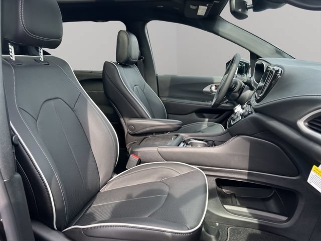 New 2027 Chrysler Pacifica Limited AWD/4WD image 22