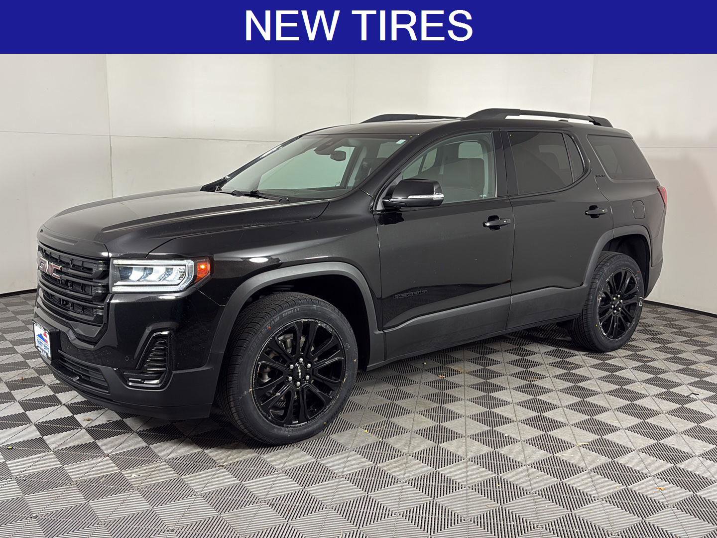 Used 2022 GMC Acadia SLE w/ Driver Convenience Package image 1