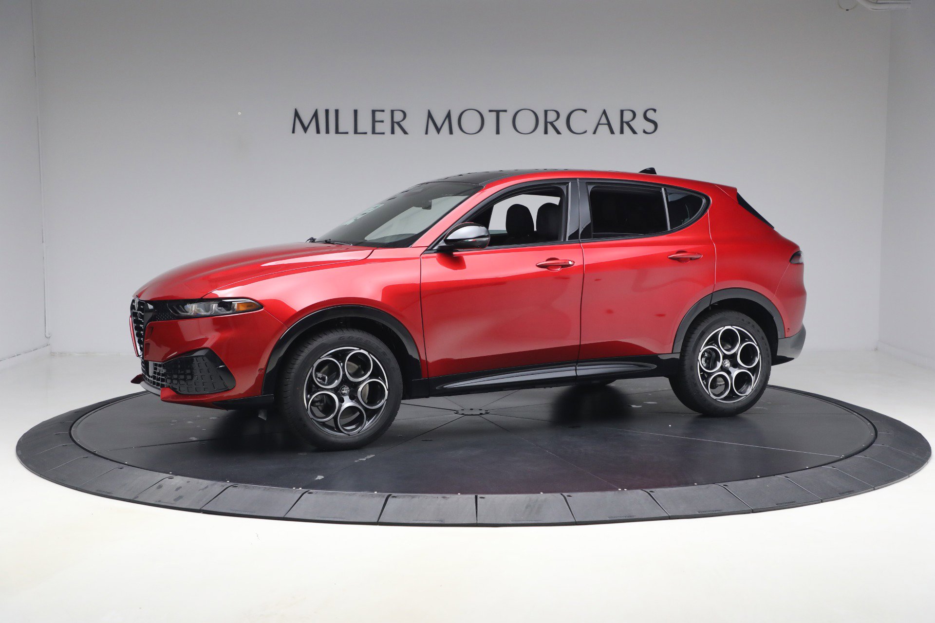 New 2026 Alfa Romeo Tonale Sprint w/ Black Premium Package AWD/4WD image 1