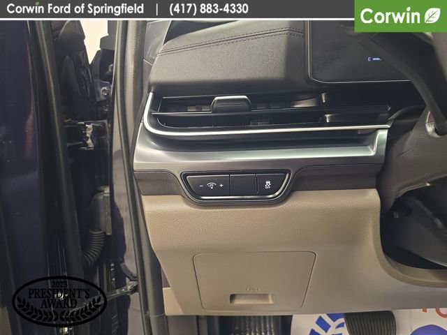 Used 2025 Kia Carnival FWD image 32
