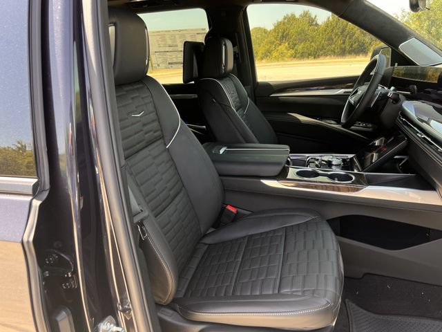 New 2026 Cadillac Escalade Platinum Sport w/ LPO, ONYX Package AWD/4WD image 22