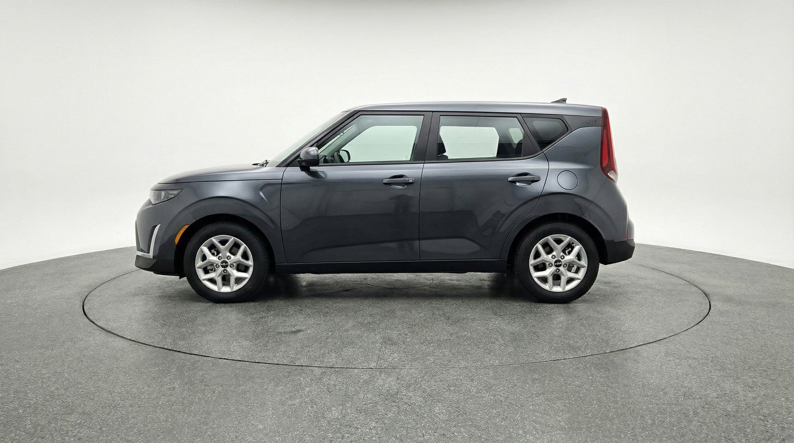Used 2025 Kia Soul LX w/ LX Technology Package image 3