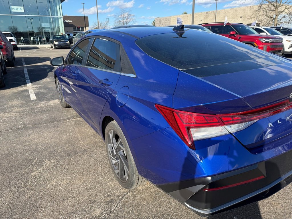 Used 2025 Hyundai Elantra Limited image 5