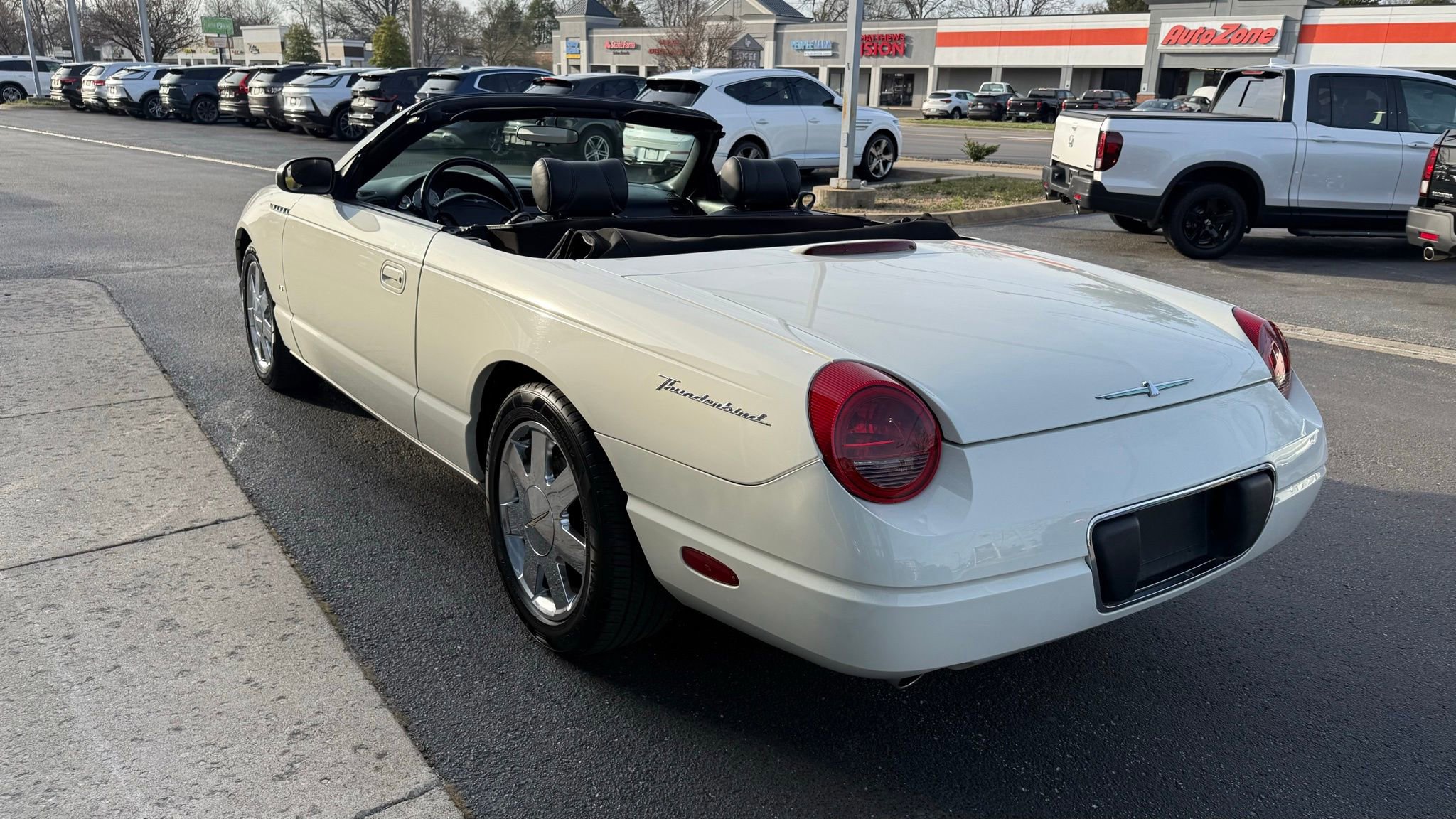 Used 2003 Ford Thunderbird image 26