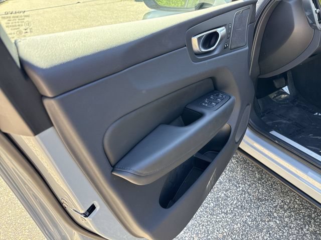 Certified 2024 Volvo XC60 B5 Plus w/ Protection Package Premier AWD/4WD image 18