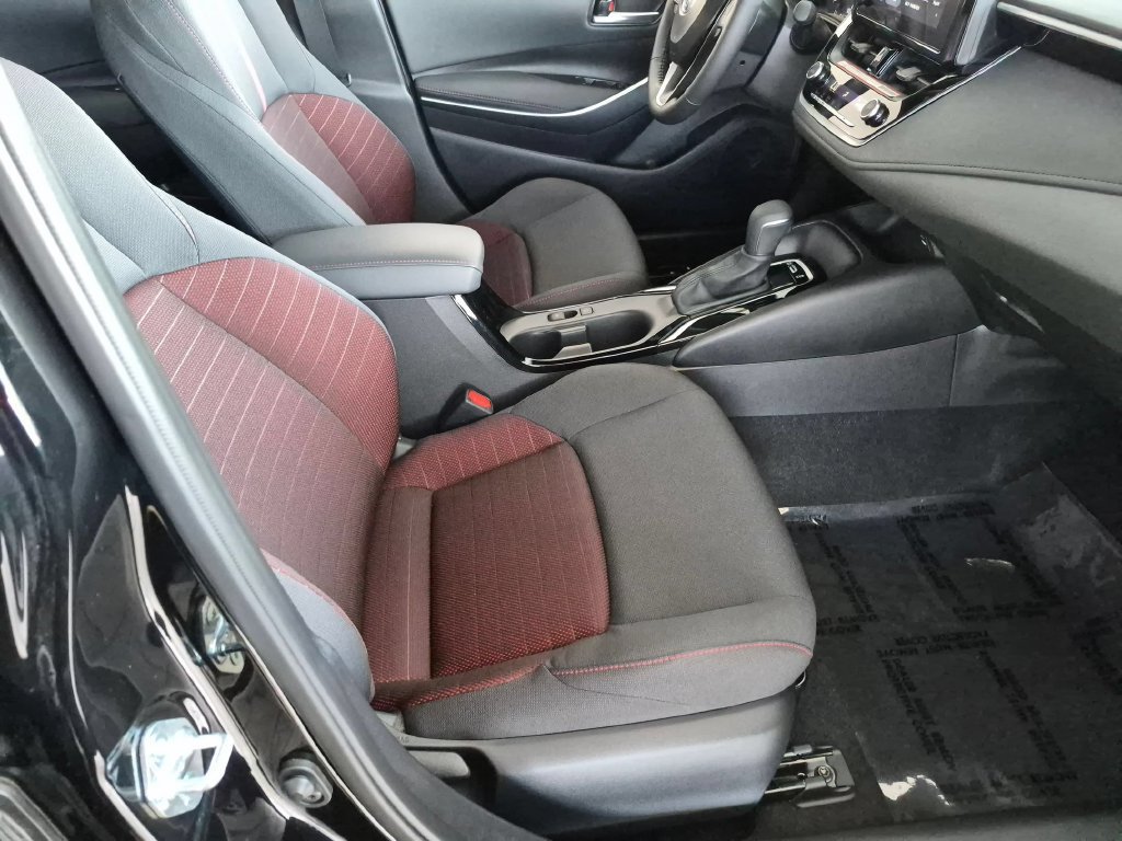 Used 2025 Toyota Corolla SE FWD image 29