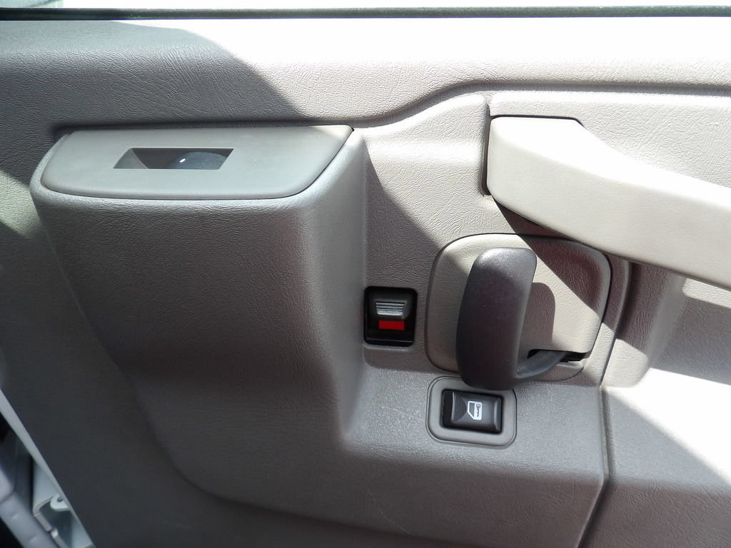 Used 2016 Chevrolet Express 2500 RWD image 33