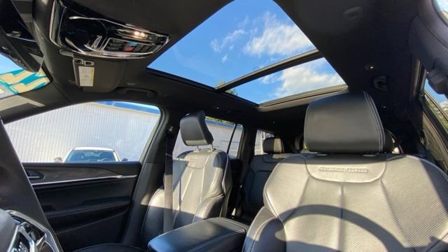 Used 2022 Jeep Grand Cherokee L Overland w/ Luxury Tech Group IV image 38