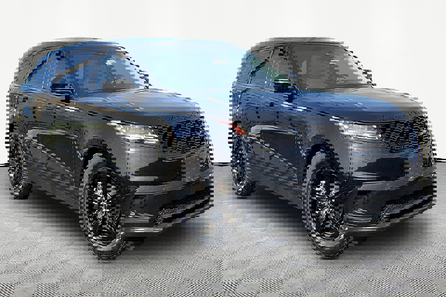 Used 2018 Land Rover Range Rover Velar S image 3