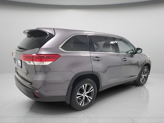 Used 2019 Toyota Highlander LE FWD image 6