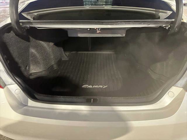 Used 2015 Toyota Camry SE image 14