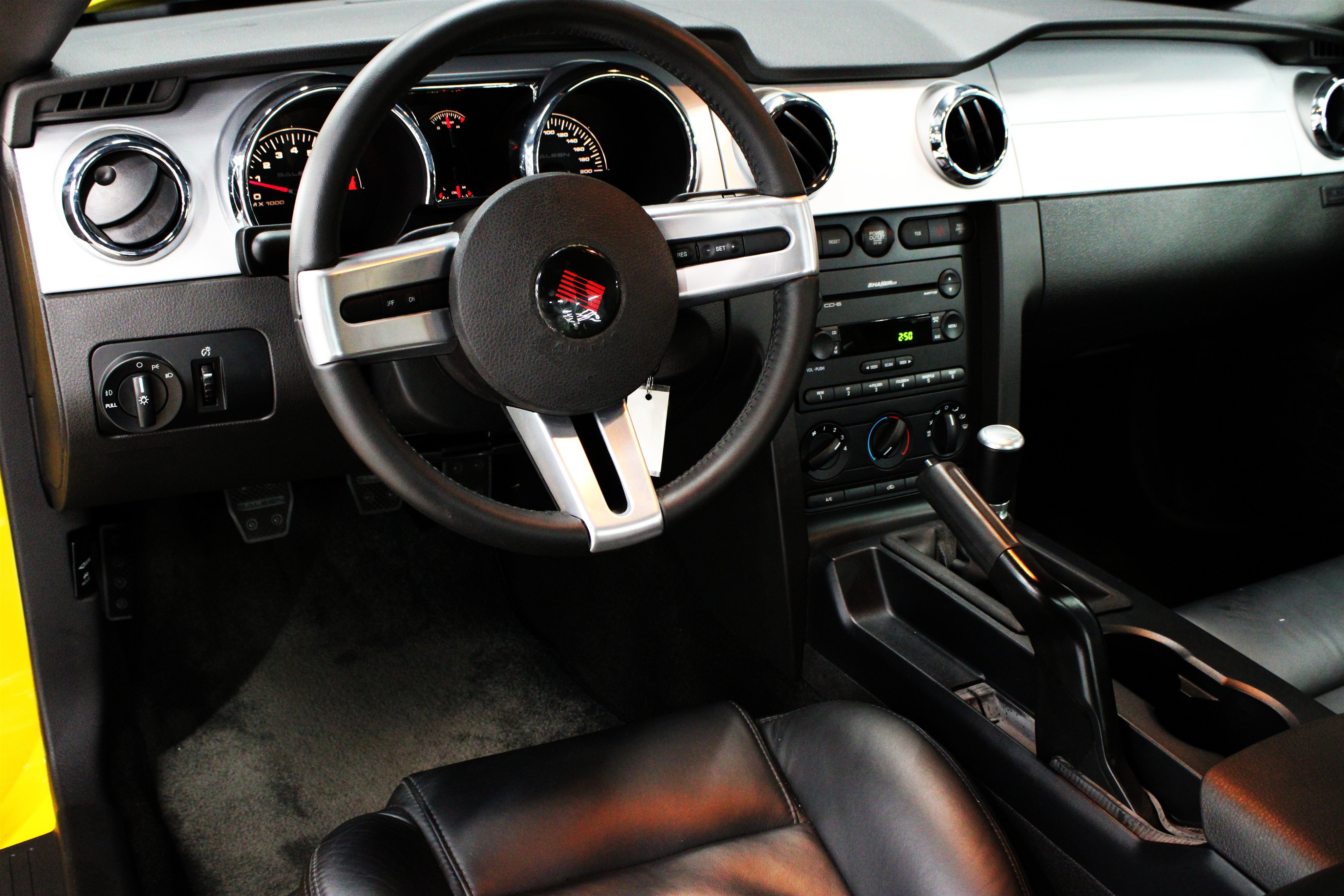 Used 2006 Ford Mustang GT RWD image 2