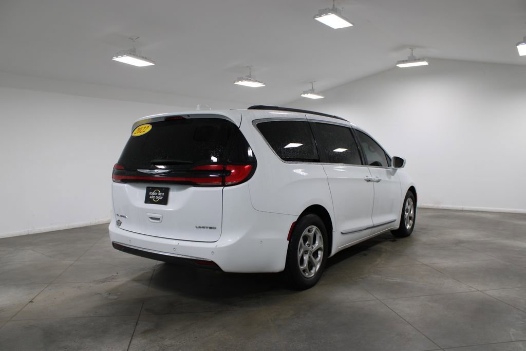 Used 2022 Chrysler Pacifica Limited image 10