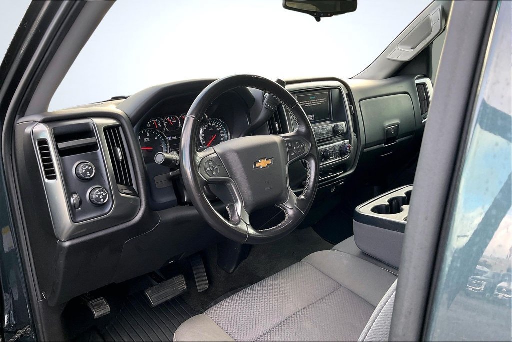 Used 2018 Chevrolet Silverado 1500 LT w/ LT Eassist Package AWD/4WD image 19