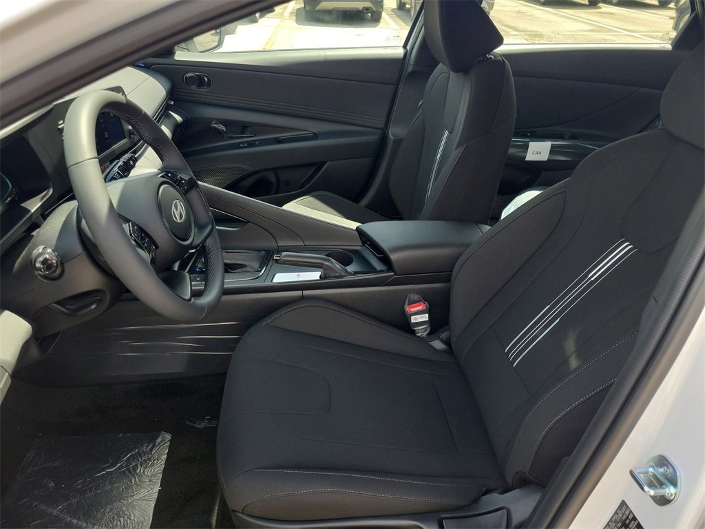 Used 2025 Hyundai Elantra Sport image 9