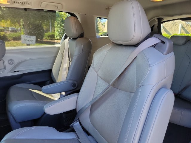 Used 2023 Toyota Sienna Limited FWD image 22