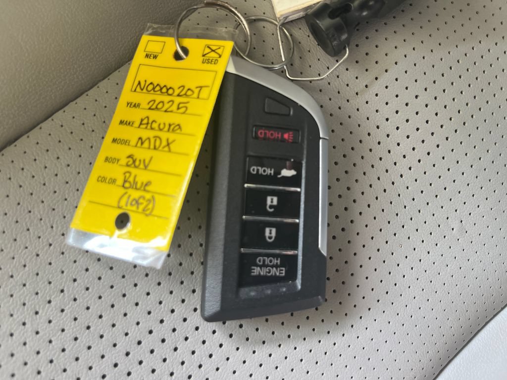 Used 2025 Acura MDX w/ Technology Package FWD image 32