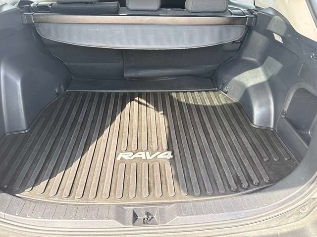 Used 2021 Toyota RAV4 LE AWD/4WD image 16