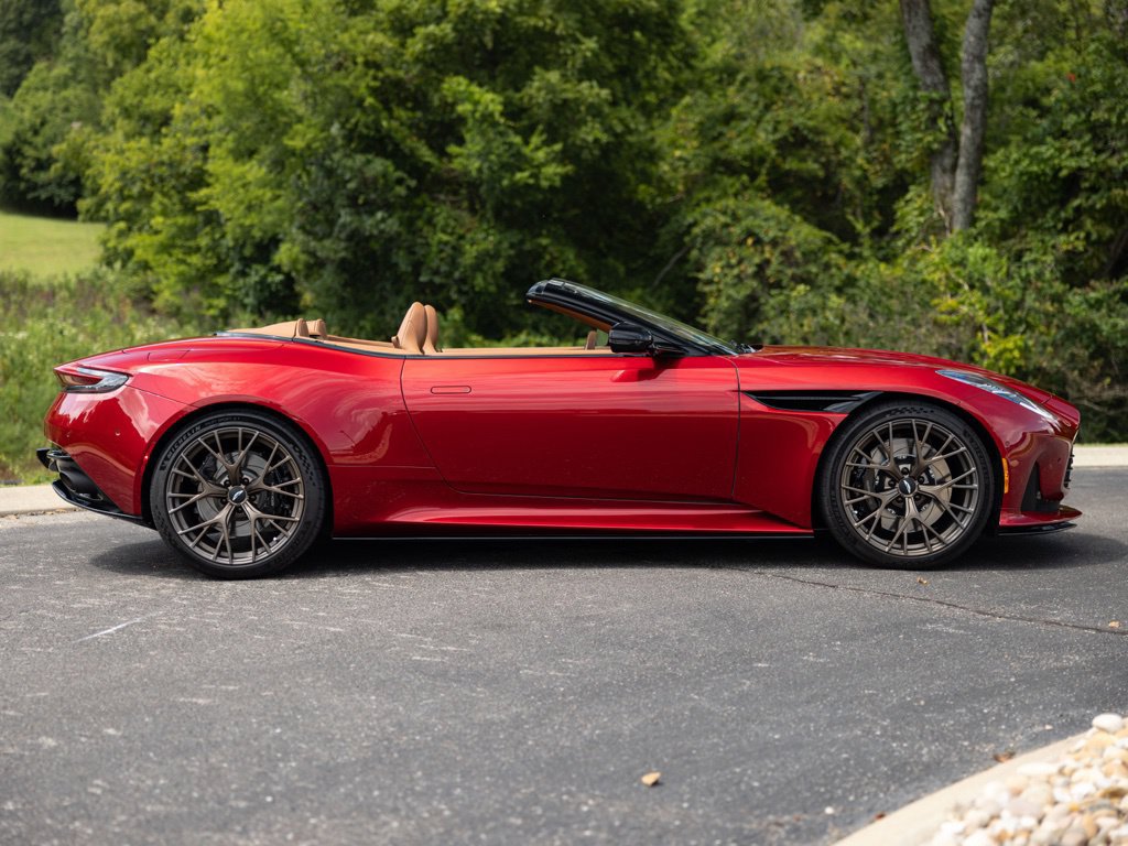 Used 2025 Aston Martin DB12 Convertible RWD image 8