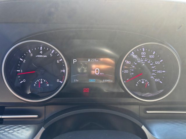Used 2023 Kia Carnival LX FWD image 14