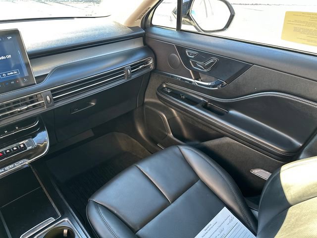 Used 2025 Lincoln Corsair AWD w/ Equipment Group 101A image 19