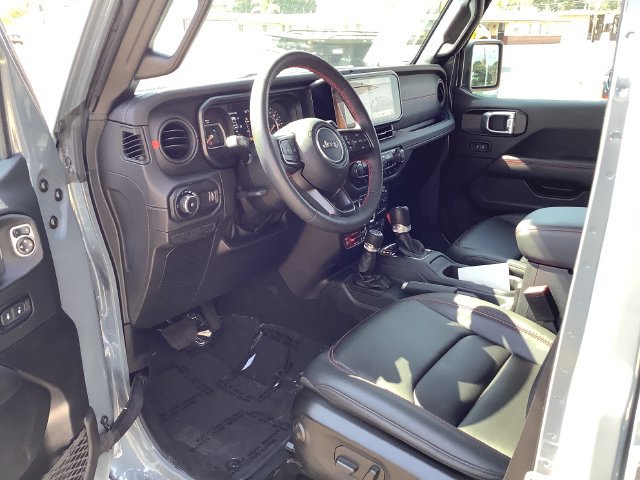 Used 2024 Jeep Wrangler Unlimited Rubicon w/ Safety Group AWD/4WD image 7