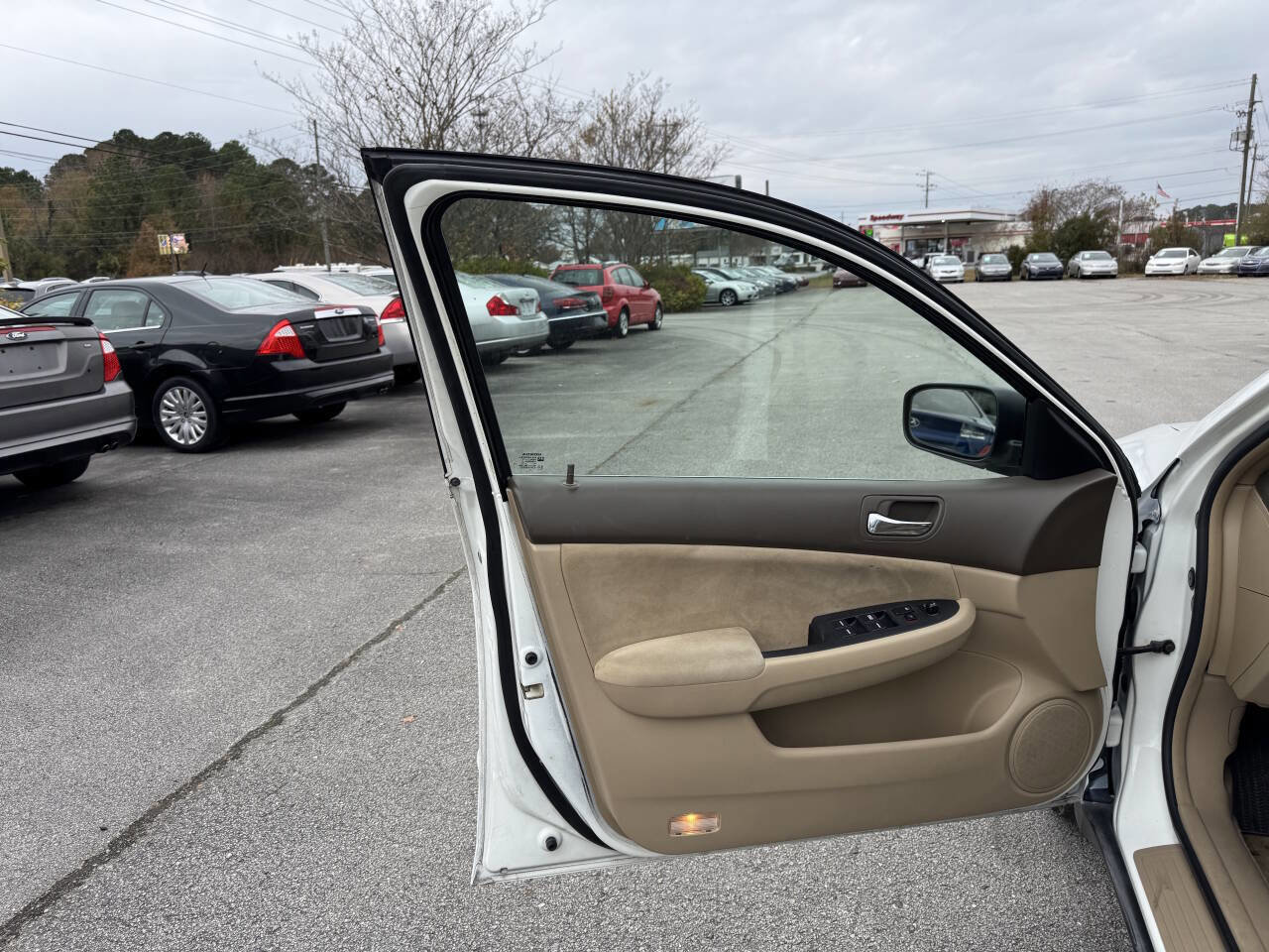 Used 2005 Honda Accord LX image 12