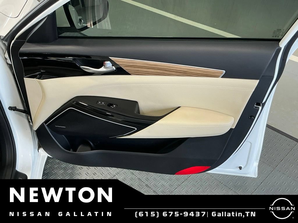 Used 2018 Kia Cadenza Premium w/ Luxury Package FWD image 40