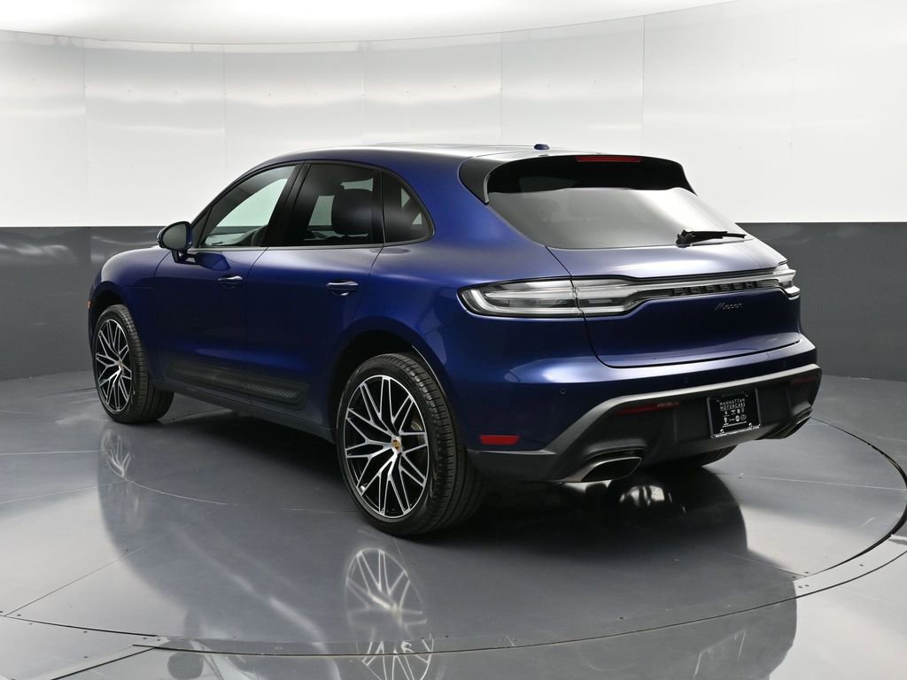 Certified 2025 Porsche Macan image 3