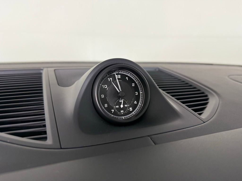 New 2025 Porsche Macan image 28