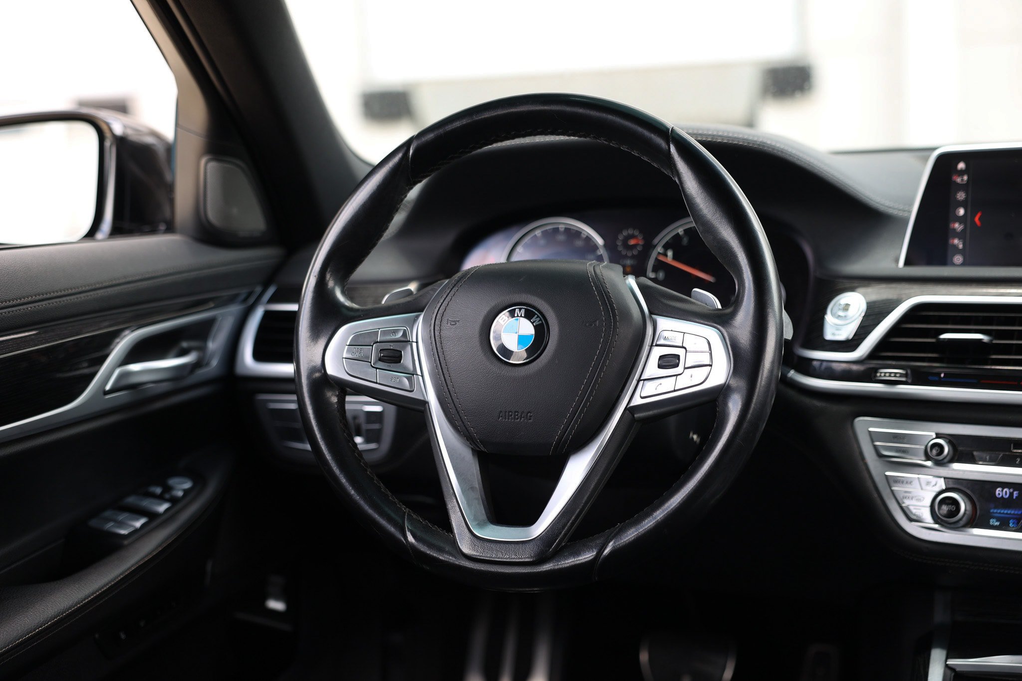 Used 2019 BMW 740i w/ M Sport Package RWD image 33