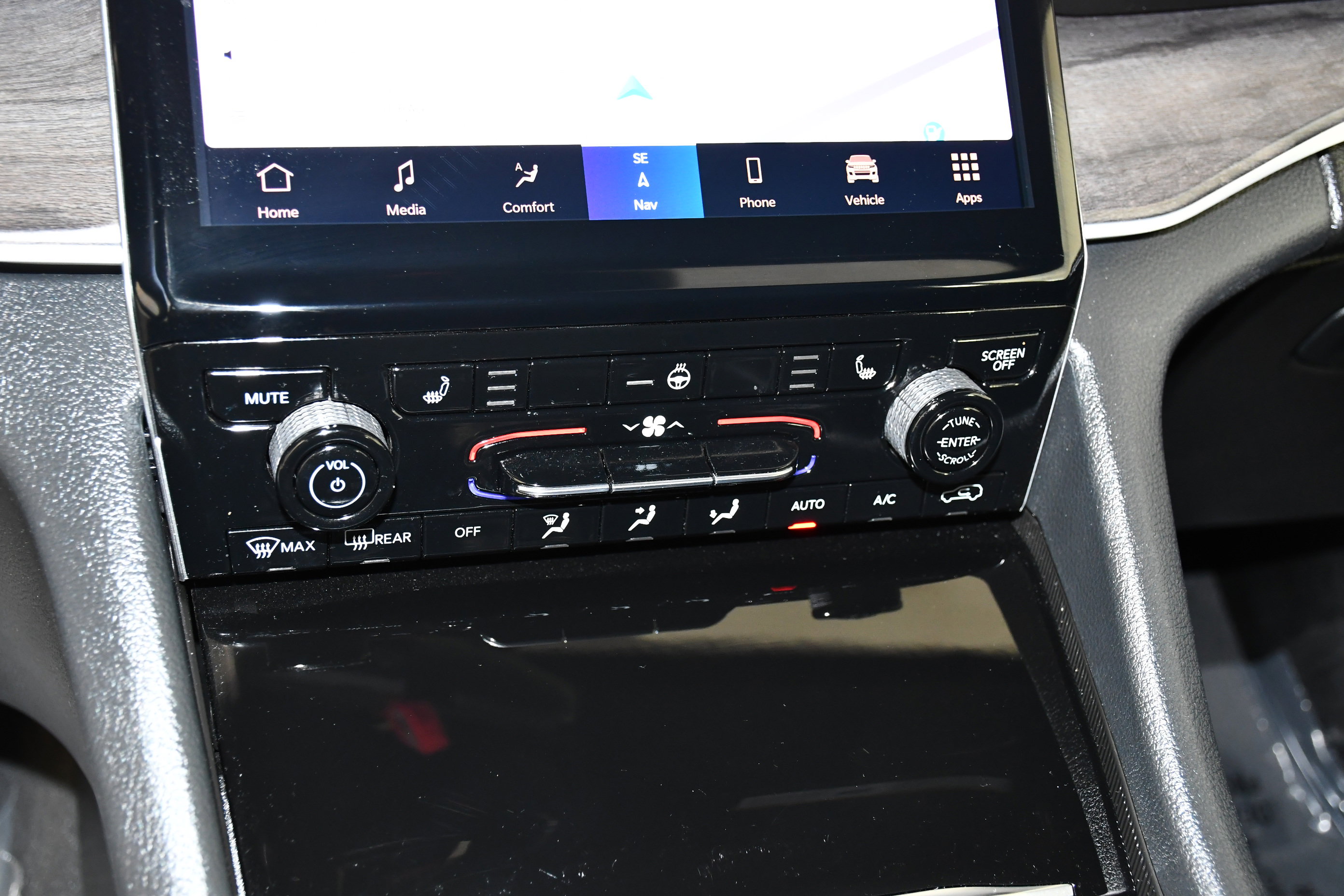 Used 2024 Jeep Grand Cherokee Limited AWD/4WD image 30