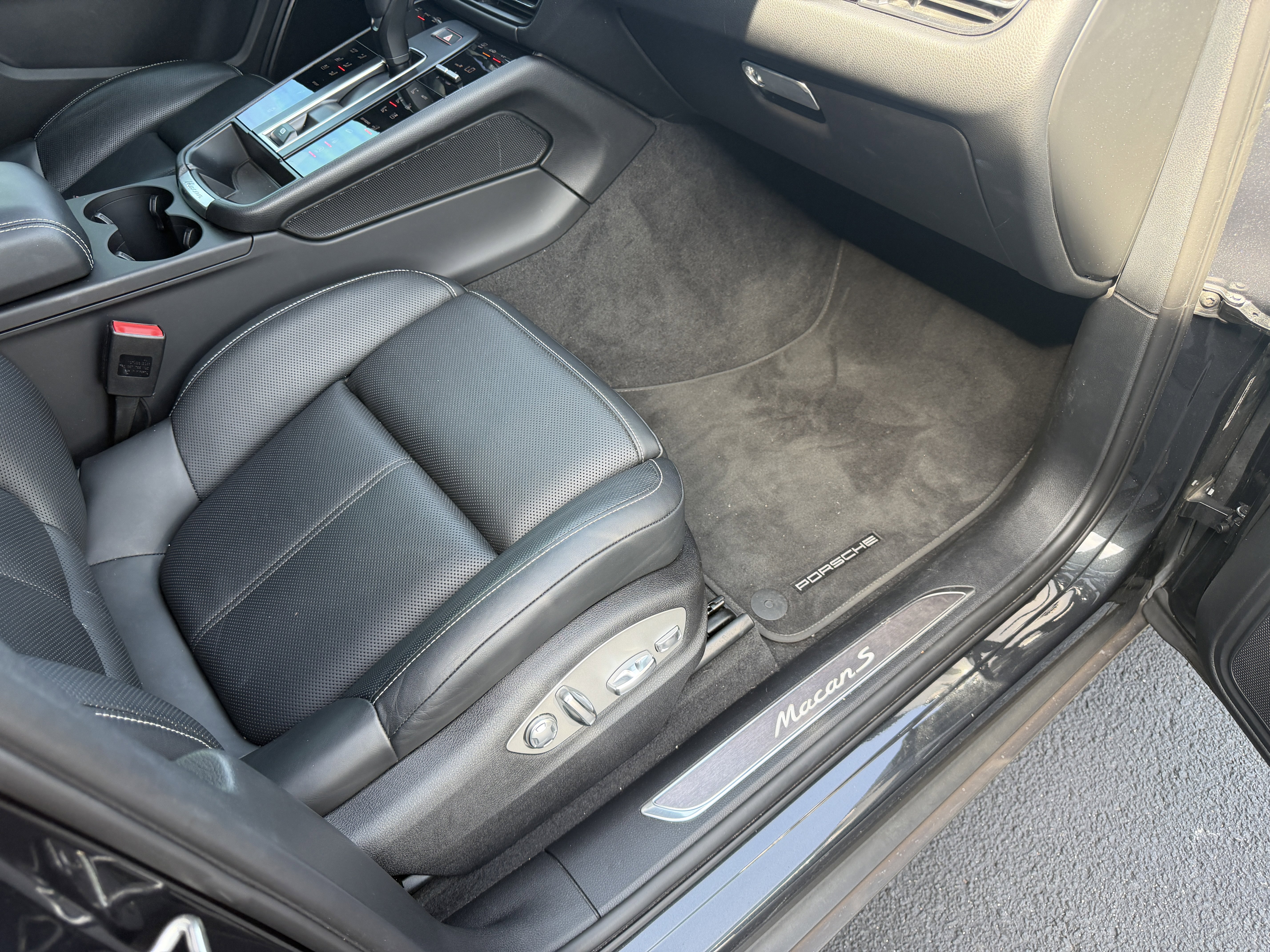 Certified 2024 Porsche Macan S image 24