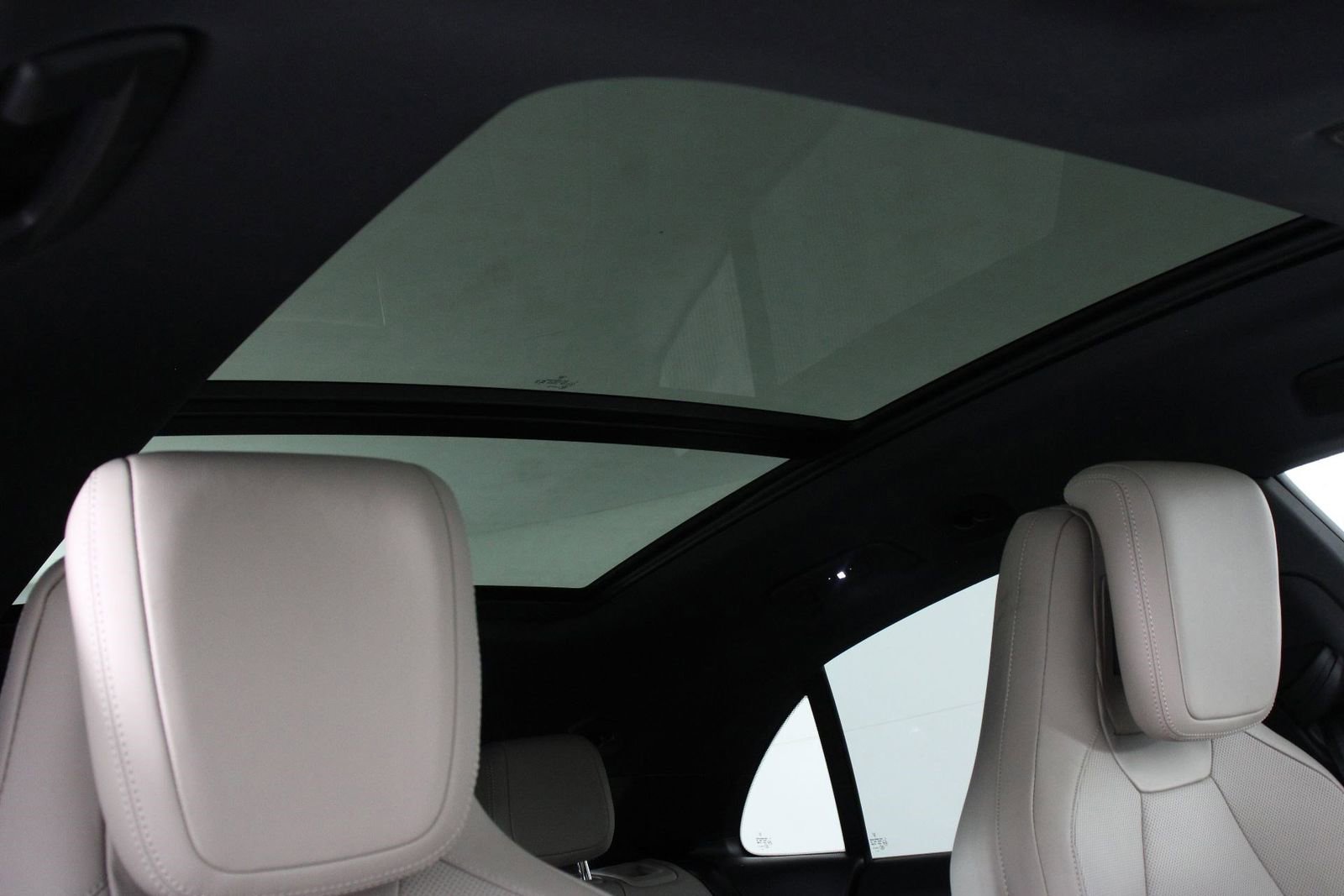 Certified 2025 Porsche Macan 4 Electric AWD/4WD image 25
