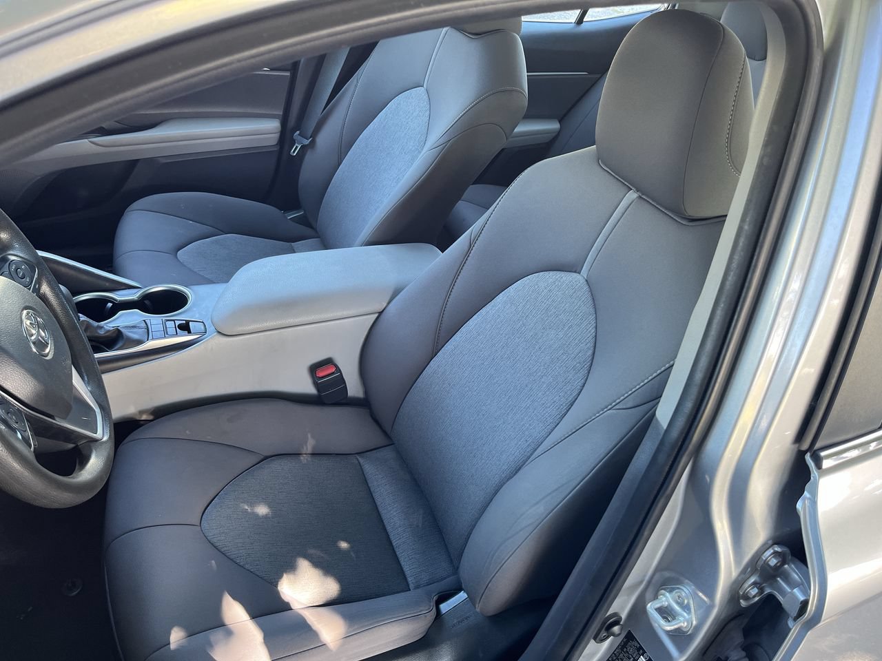 Used 2022 Toyota Camry LE FWD image 5