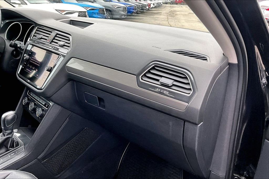 Used 2018 Volkswagen Tiguan SEL AWD/4WD image 20